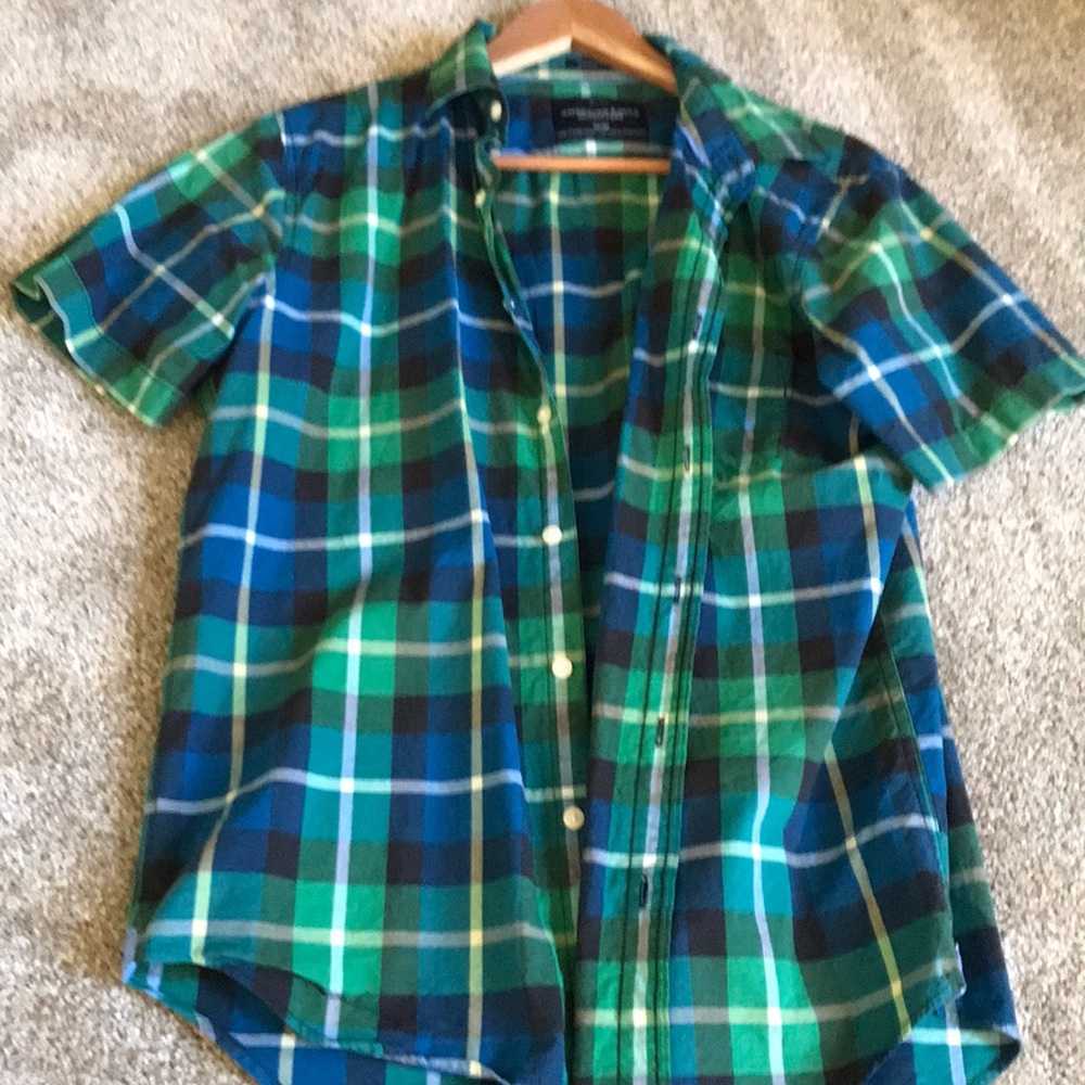 American eagle button up tshirt